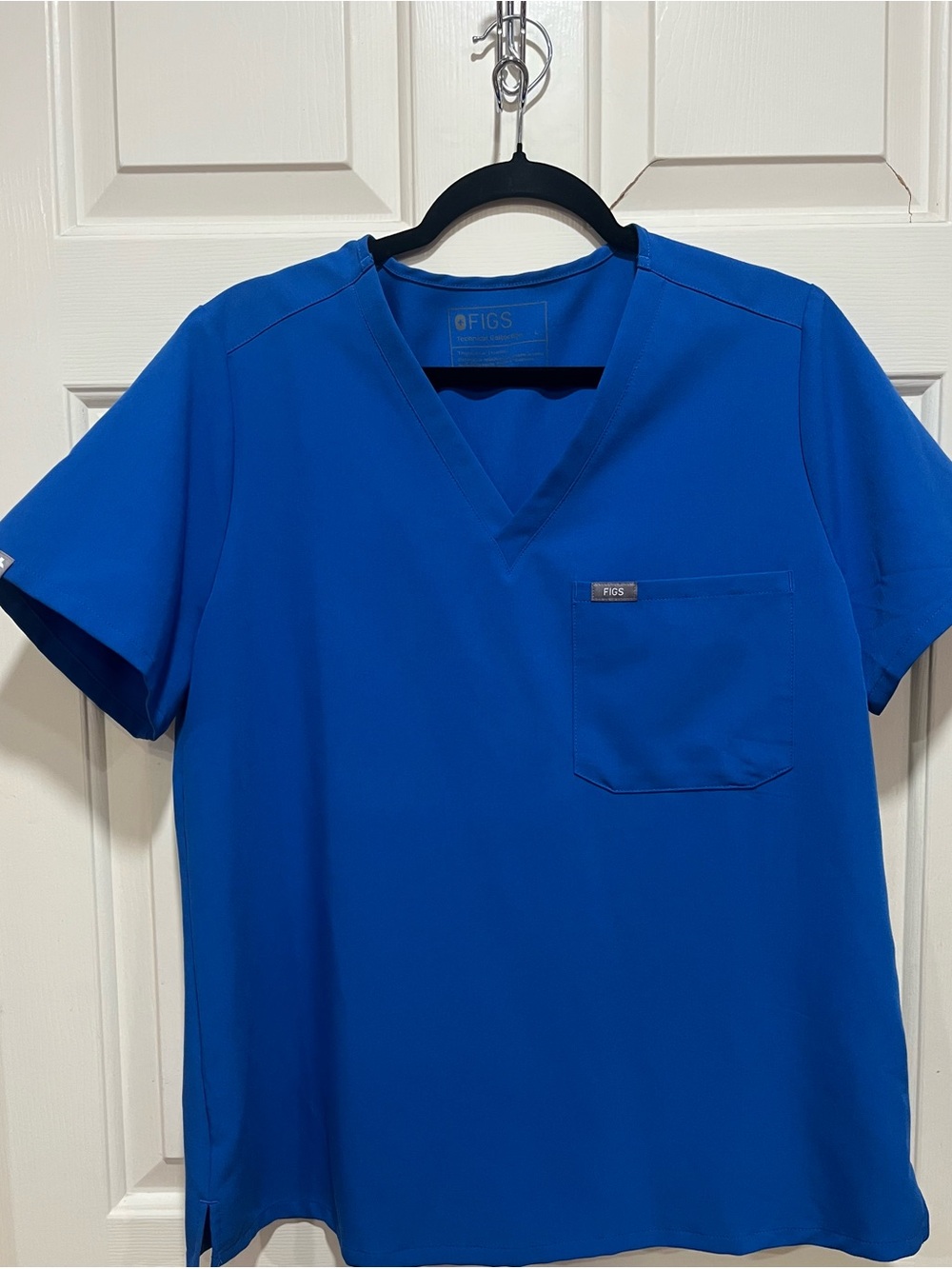 Figs Women’s Catarina Royal Blue ScrubTop in size LARGE